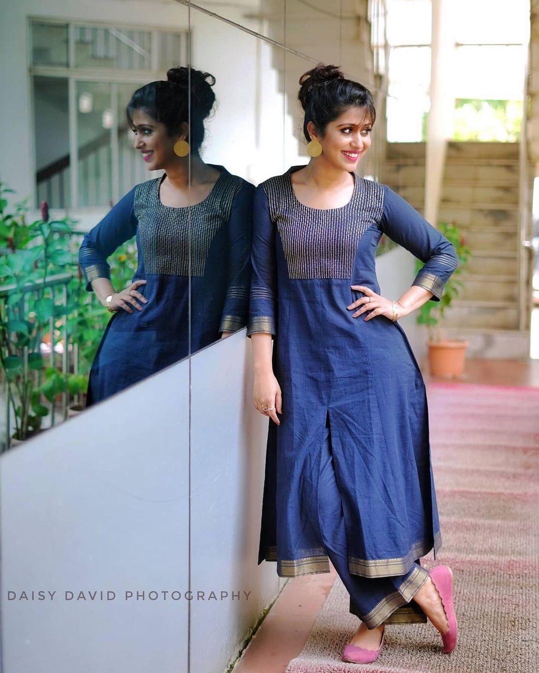 South Indian Singer Ranjini jose hot photos | exposing hot photos gallery