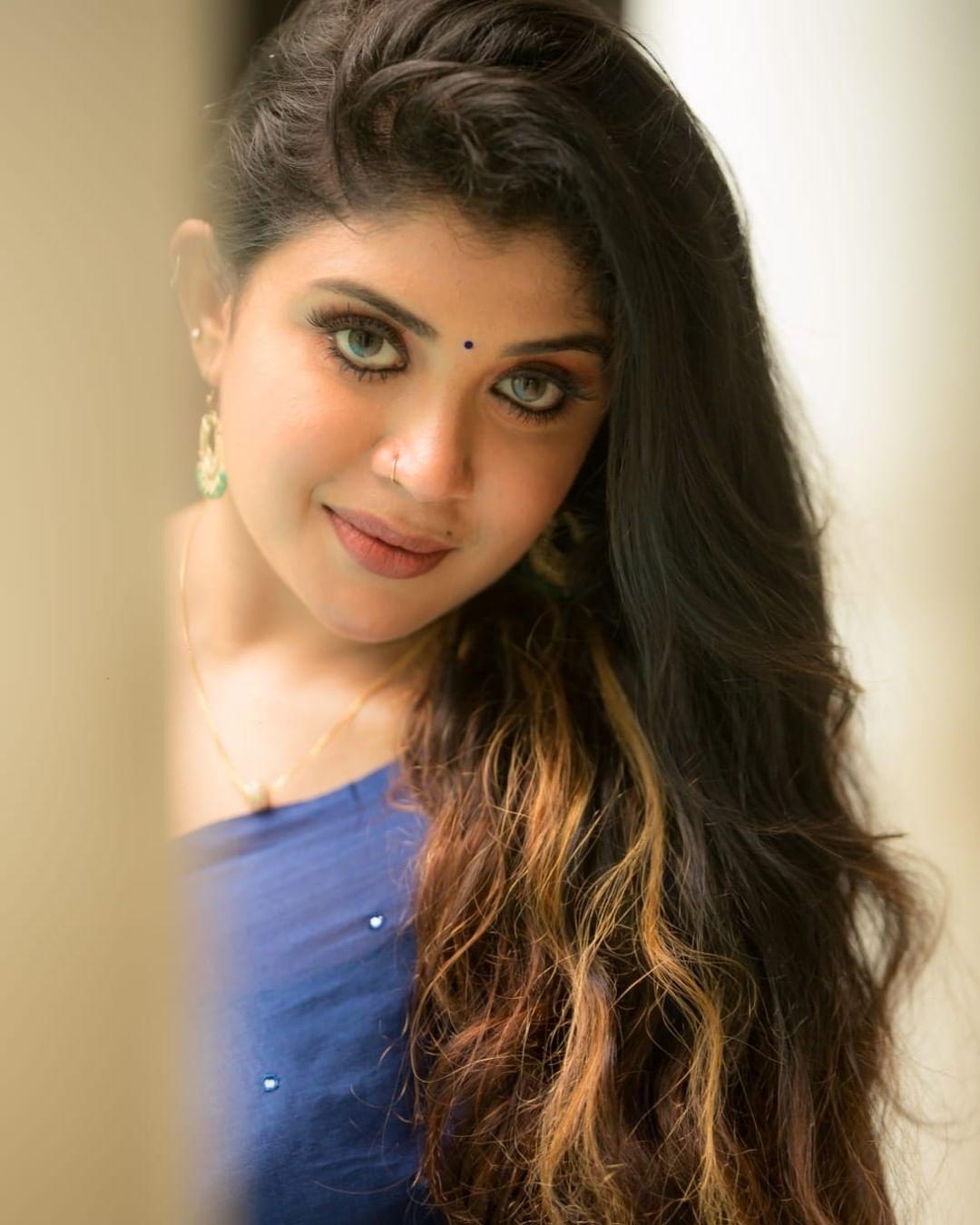 Latest Saree fashion photos | Gayathri shan latest hot and sexy stills