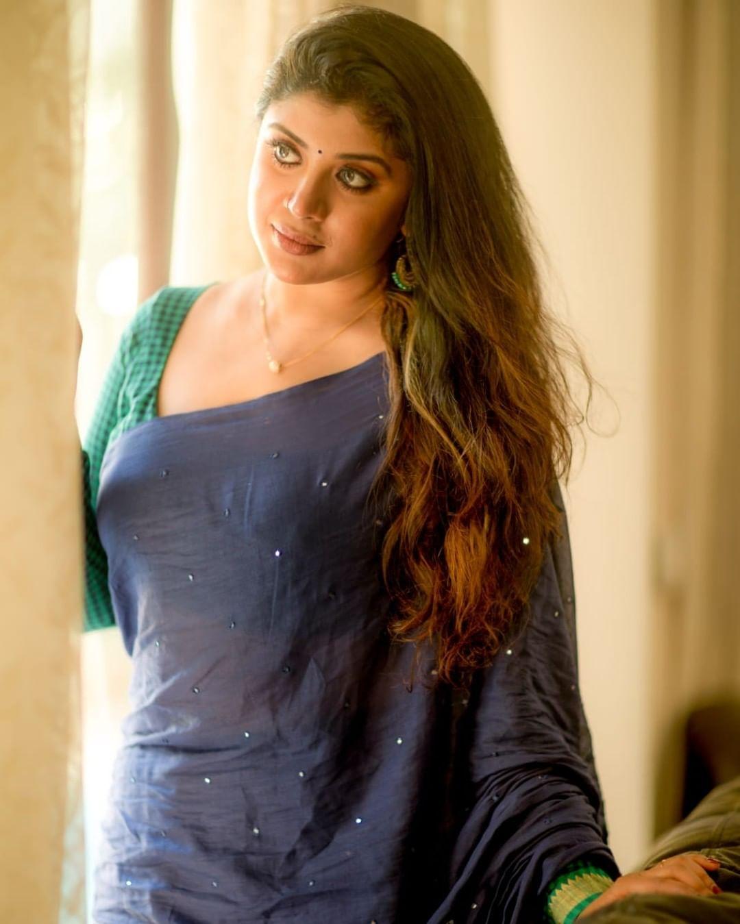 Latest Saree fashion photos | Gayathri shan looking very beautiful and cute photos gallery