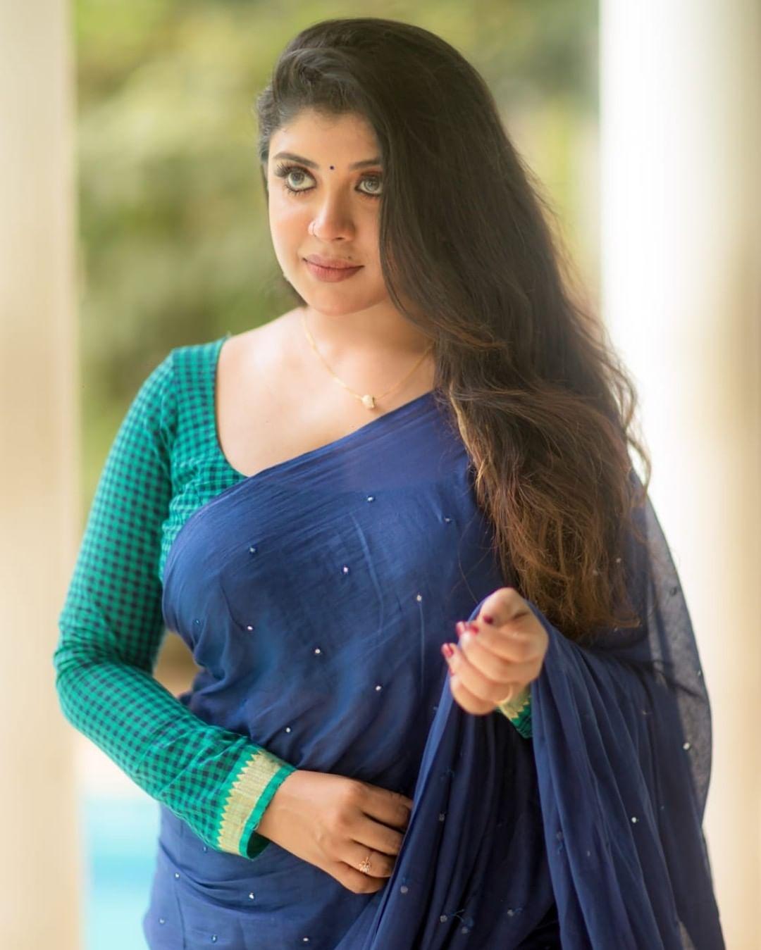 Latest Saree fashion photos | Gayathri shan very beautiful and cute photos gallery