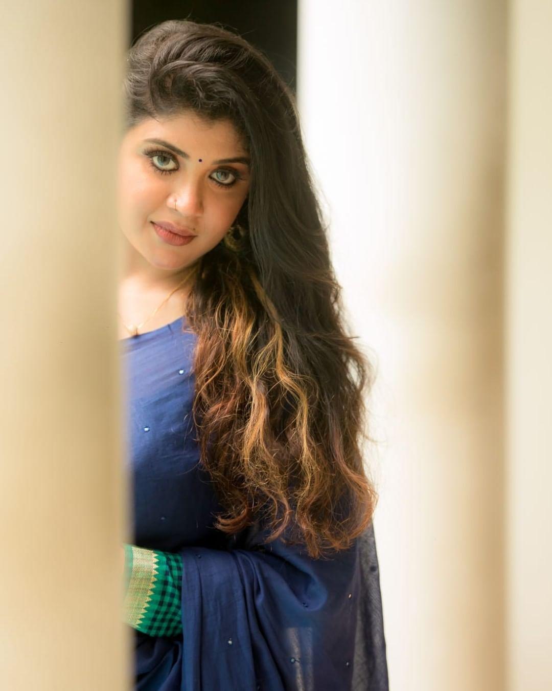 Latest Saree fashion photos | Gayathri shan very beautiful and hot stills