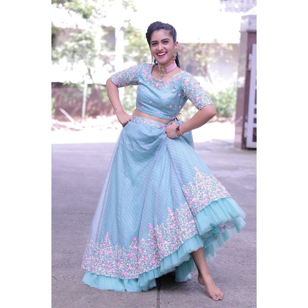 Latest fashion and trends photos | Sravanthi Prashanth exposing hot photos gallery