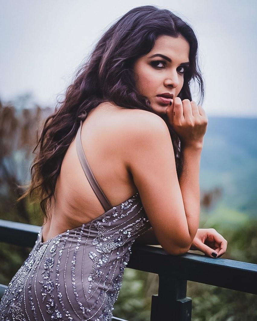 Marathi actress exposing hot photos | Mitali Mayekar latest hot and sexy stills