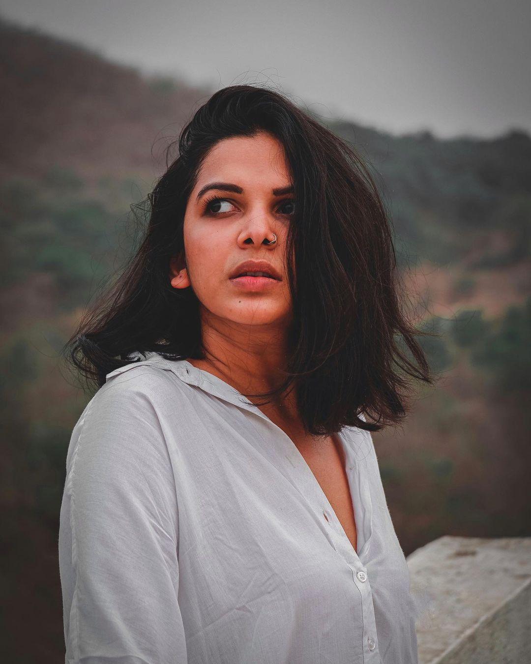 Marathi actress exposing hot photos | Mitali Mayekar very beautiful and sexy photoshoot