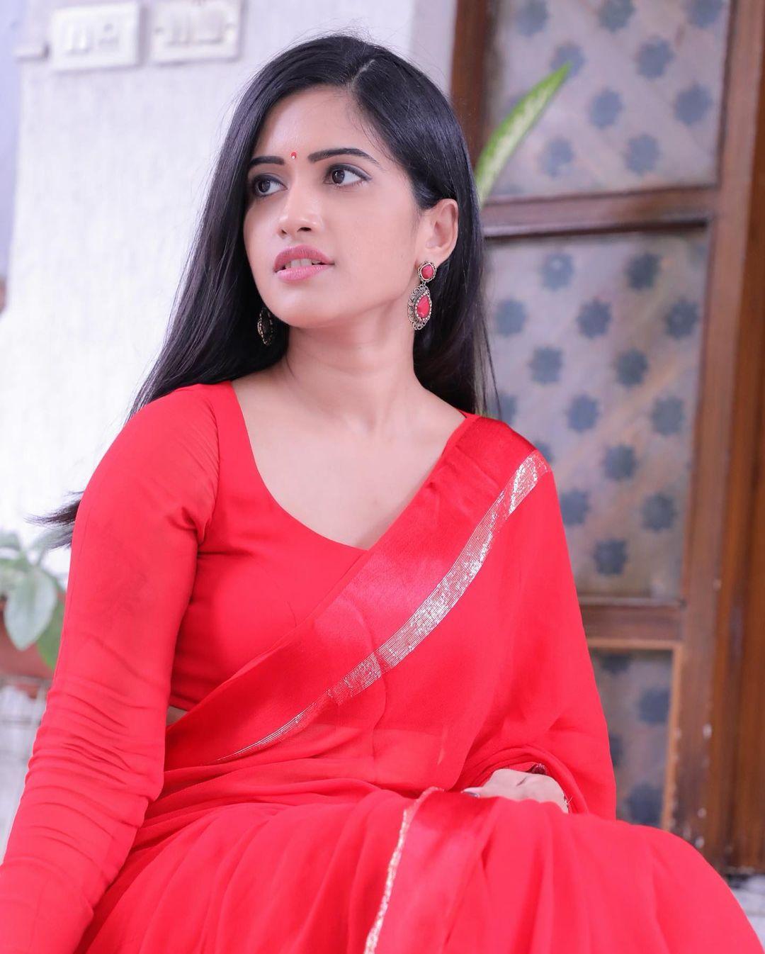 Red saree hot photos gallery | Sravanthi Prashanth in saree exclusive hot photos gallery