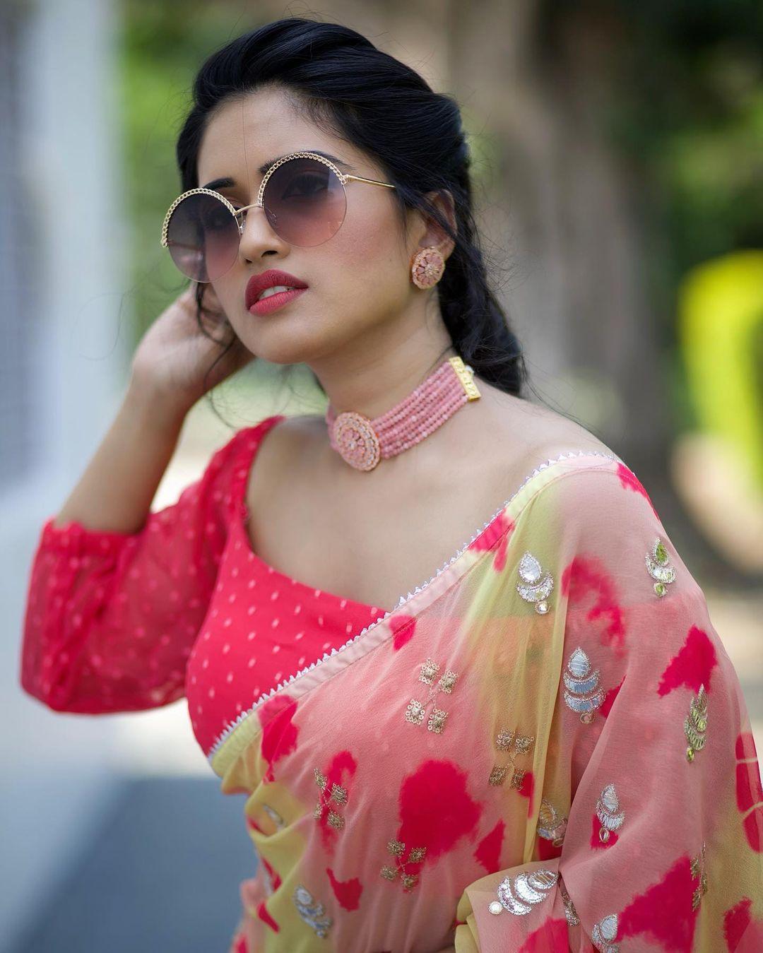 Red saree hot photos gallery | Sravanthi Prashanth very beautiful and attractive hot stills