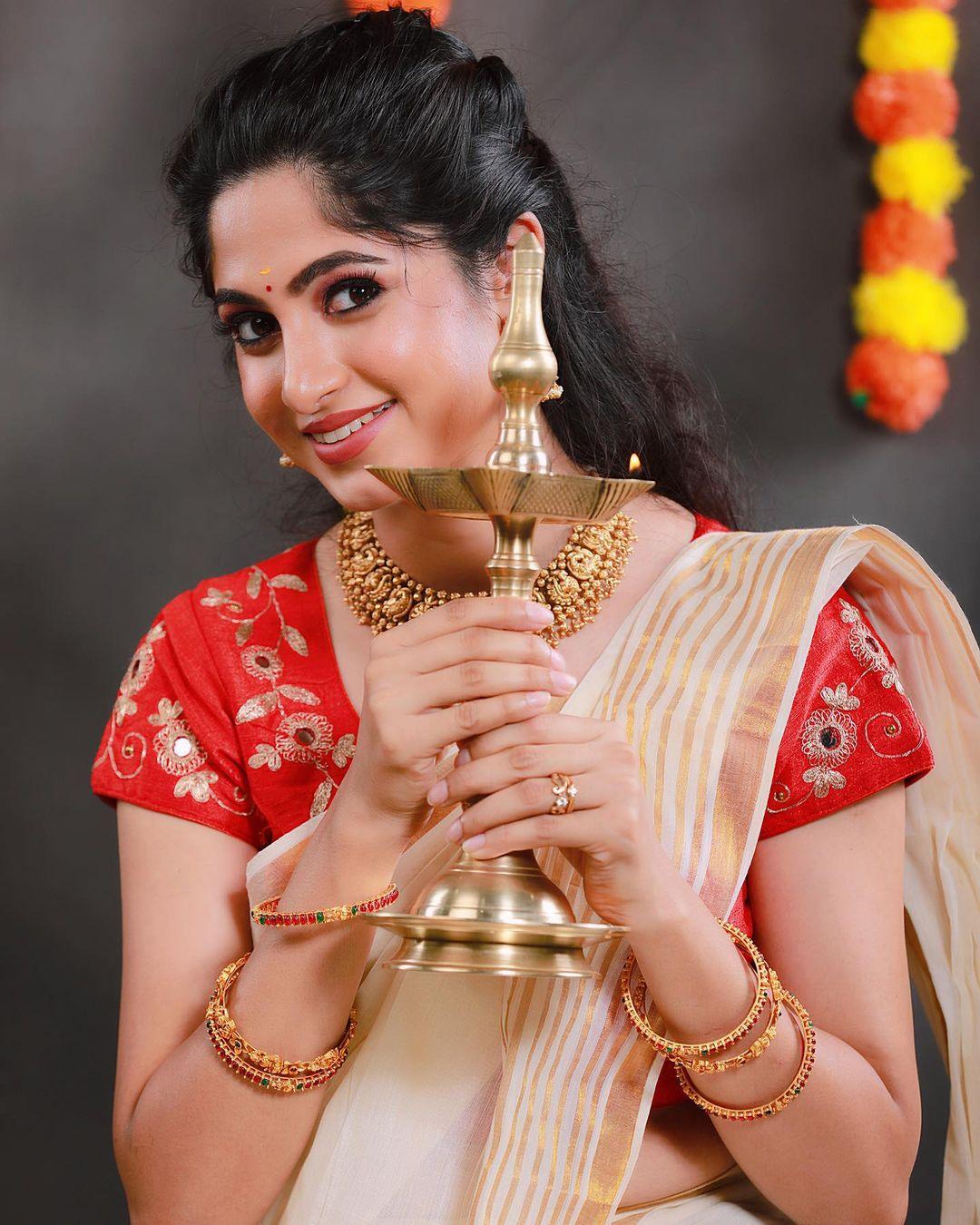 Saree latest fashion and trends | Kushee Ravi bridal hot photos gallery