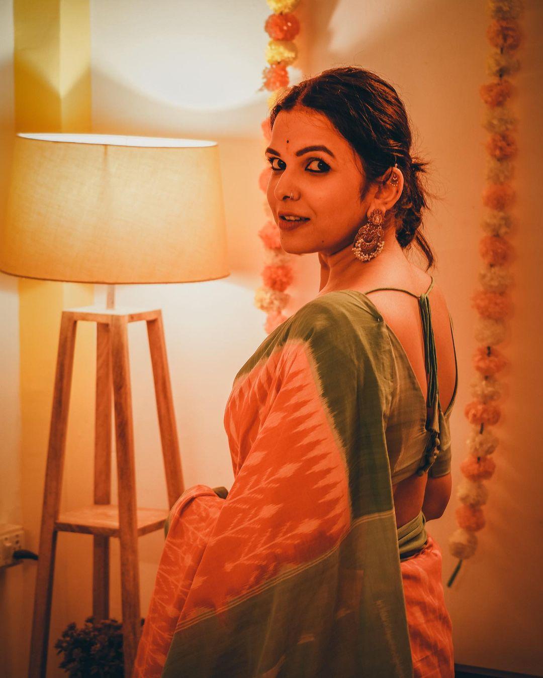 Sleeveless blouse hot photos gallery | Mitali Mayekar very beautiful and cute photos