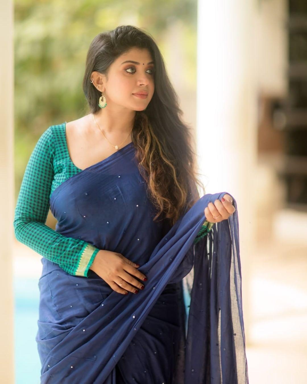 South Indian actress hot and spicy photos | Gayathri shan very beautiful and cute photos gallery