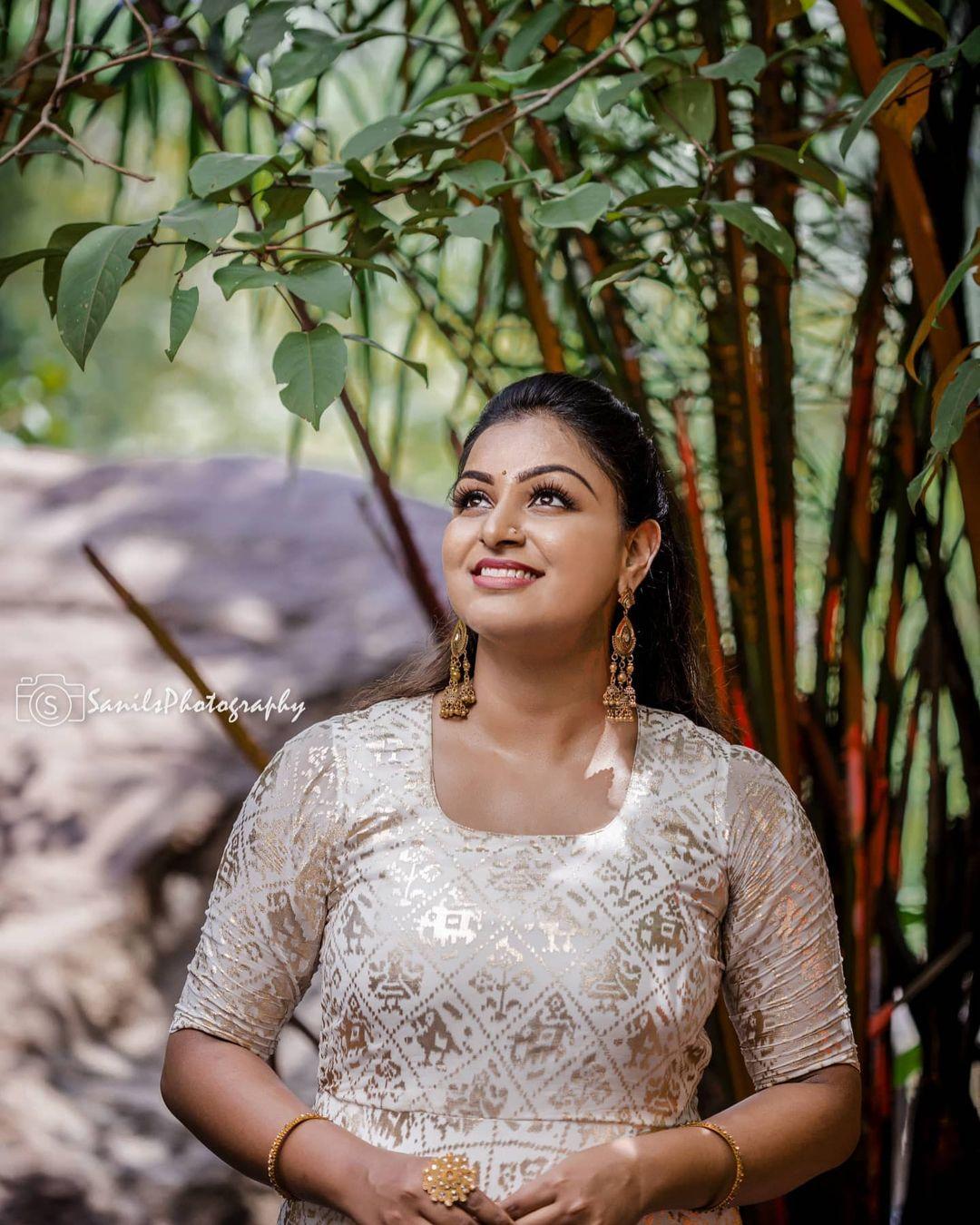 Television actress hot photos gallery | Rini Raj very beautiful and sexy photoshoot