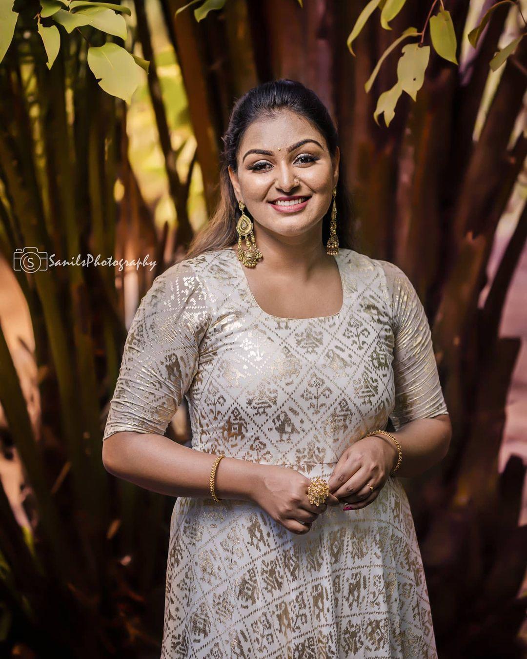 Television actress hot photos gallery | South indian actress Rini Raj latest hot photos gallery