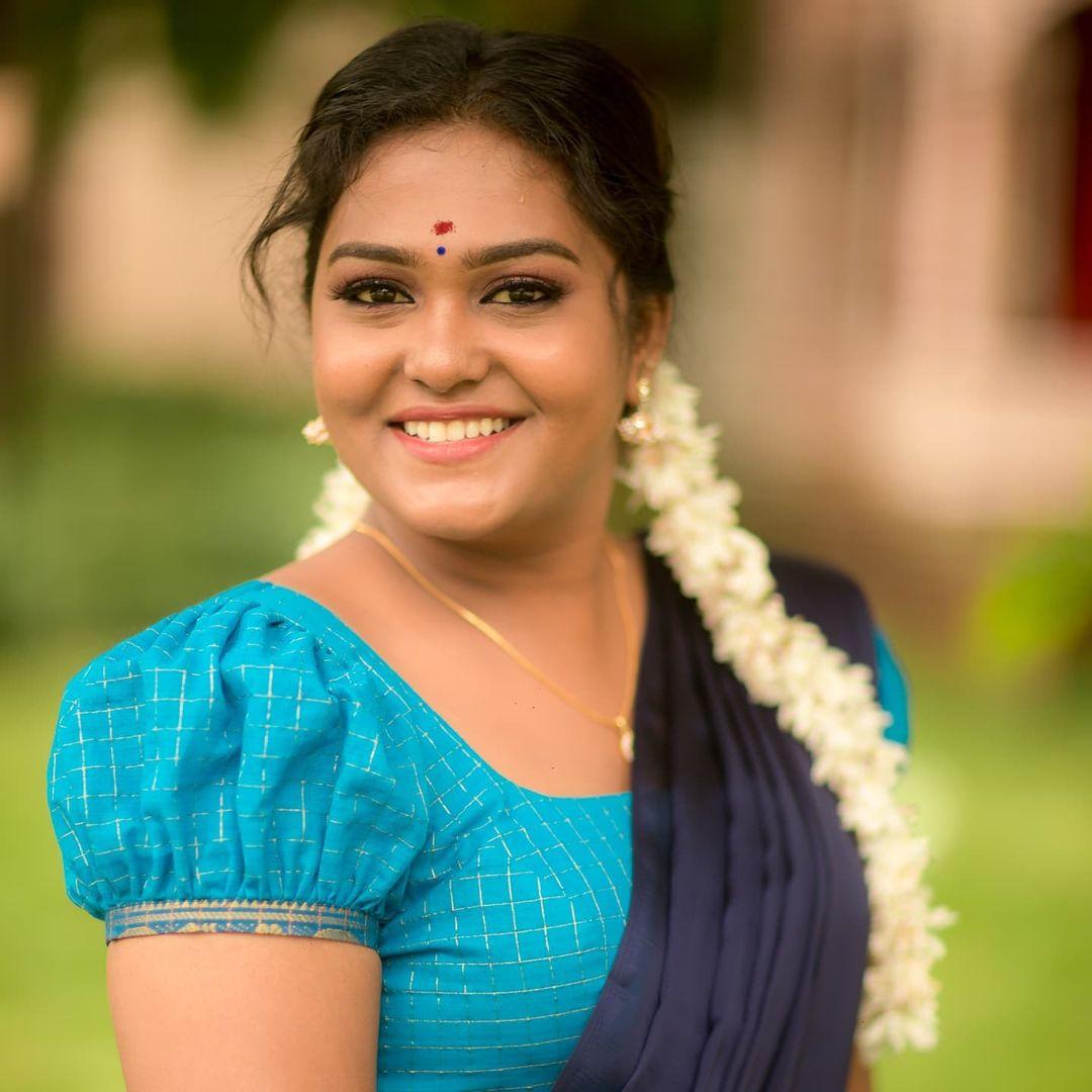 Akalya Venkatesan in half saree hot photos | hot and sexy photoshoot