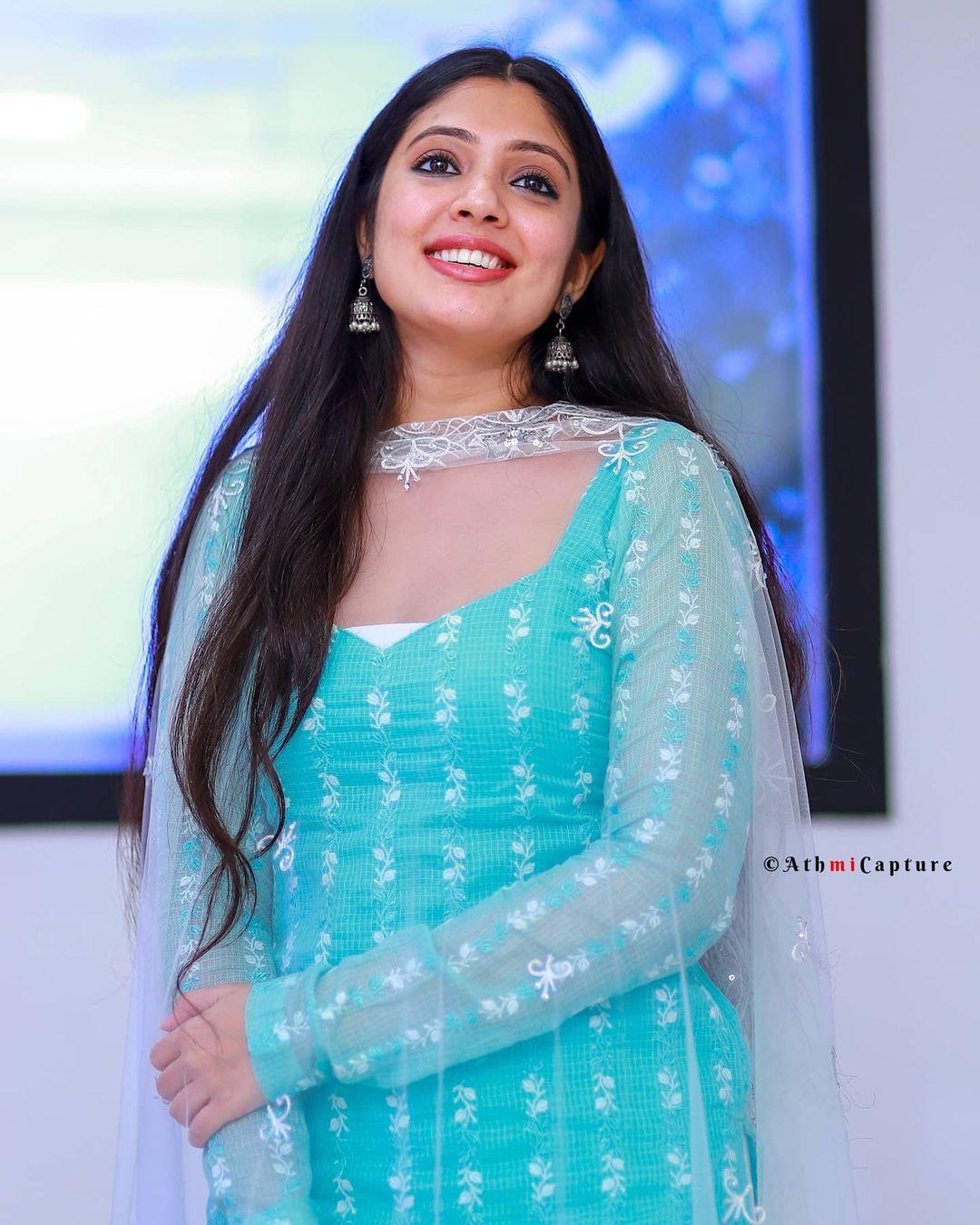Veena Nandakumar beautiful and cute photos | looking very attractive hot photos