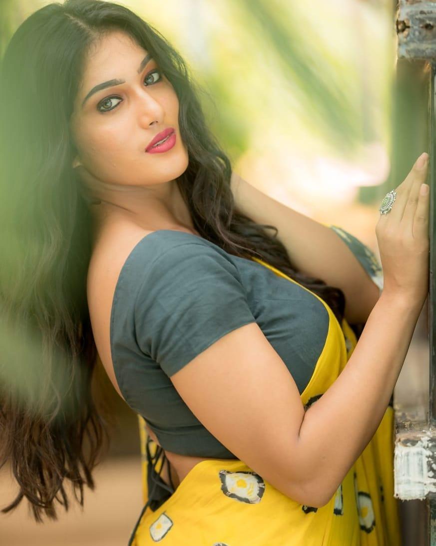 Saree hot photos gallery | Aadvika Ram very beautiful and sexy photoshoot