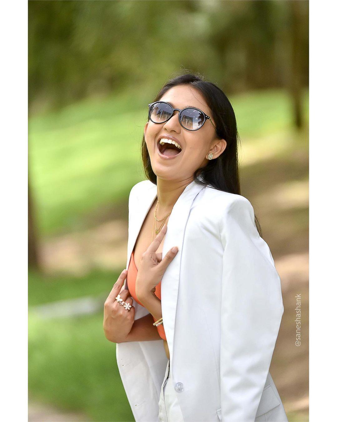 Marathi actress Gautami Deshpande hot photos | looking very glamorous photos gallery