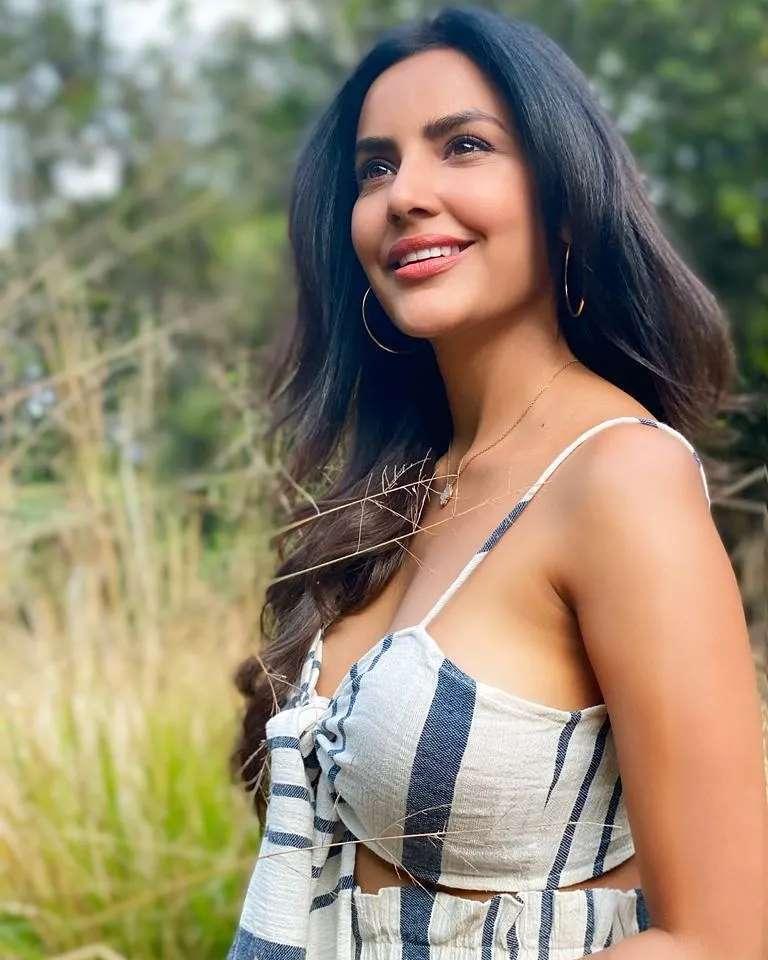 South Indian actress hot photos | Priya Anand exclusive hot photos gallery
