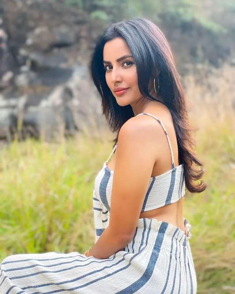 South Indian actress hot photos | Priya Anand hot and sexy photoshoot  Photos: HD Images, Pictures, Stills, First Look Posters of South Indian  actress hot photos | Priya Anand hot and sexy
