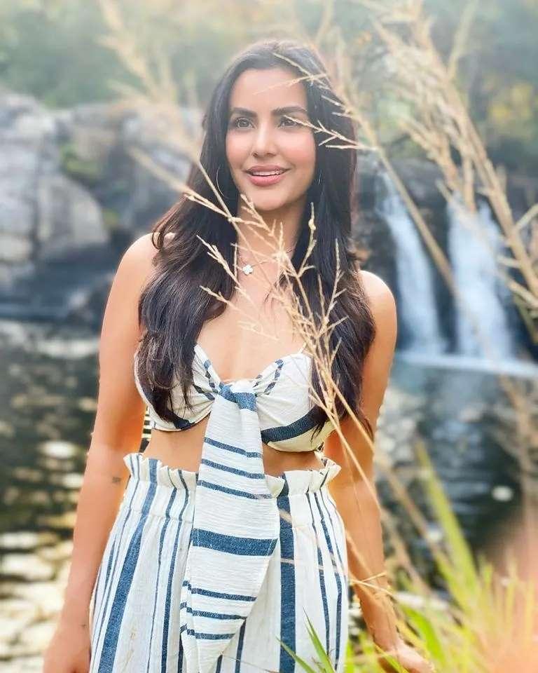 South Indian actress hot photos | Priya Anand very beautiful and attractive hot photos