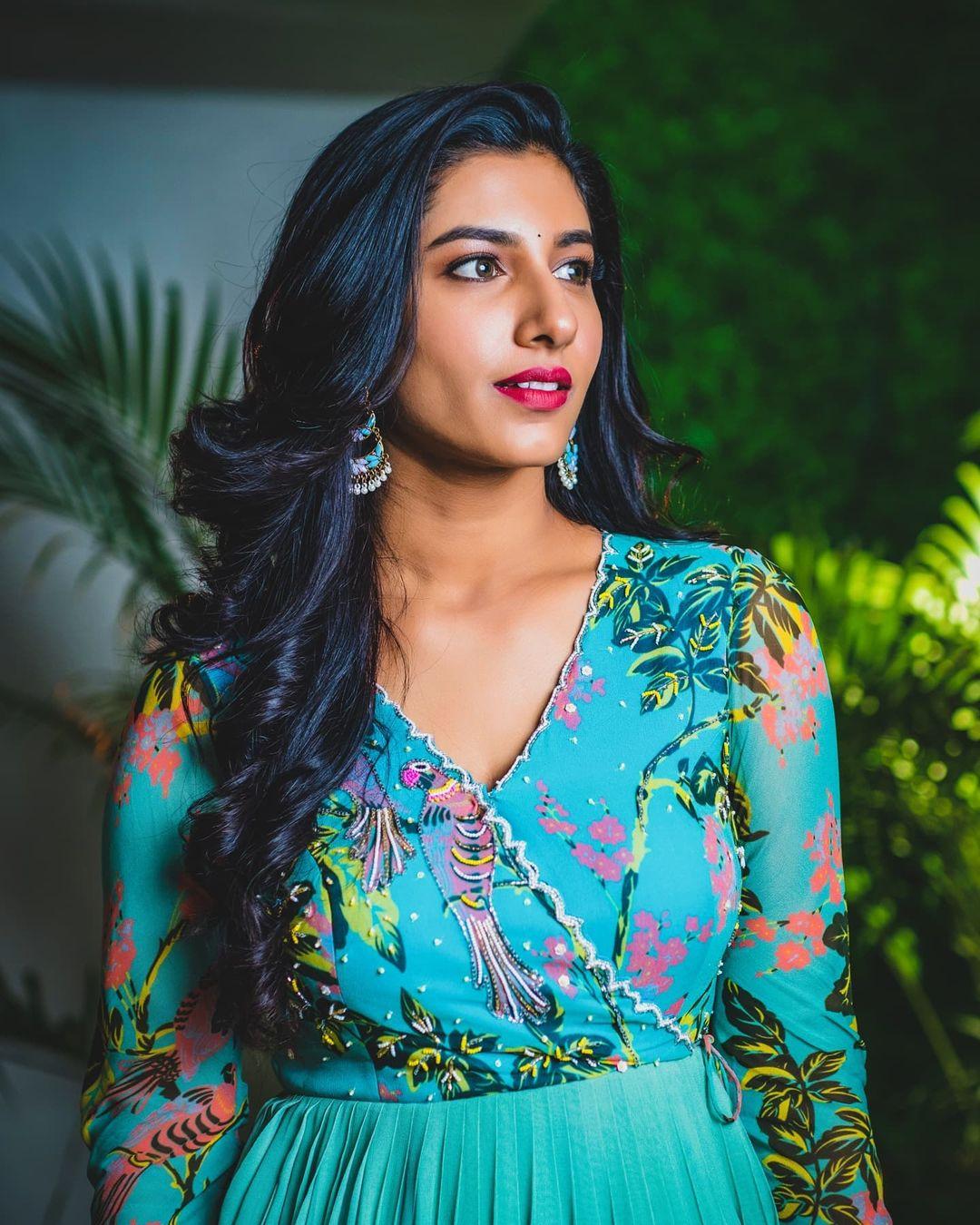 Vishnupriya beautiful and sexy stills | Vishnupriya latest hot photos gallery