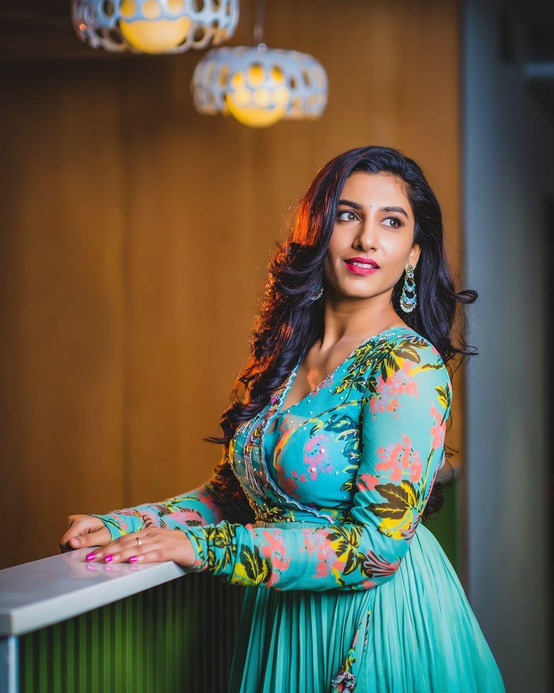 Vishnupriya beautiful and sexy stills | Vishnupriya very beautiful and sexy photoshoot