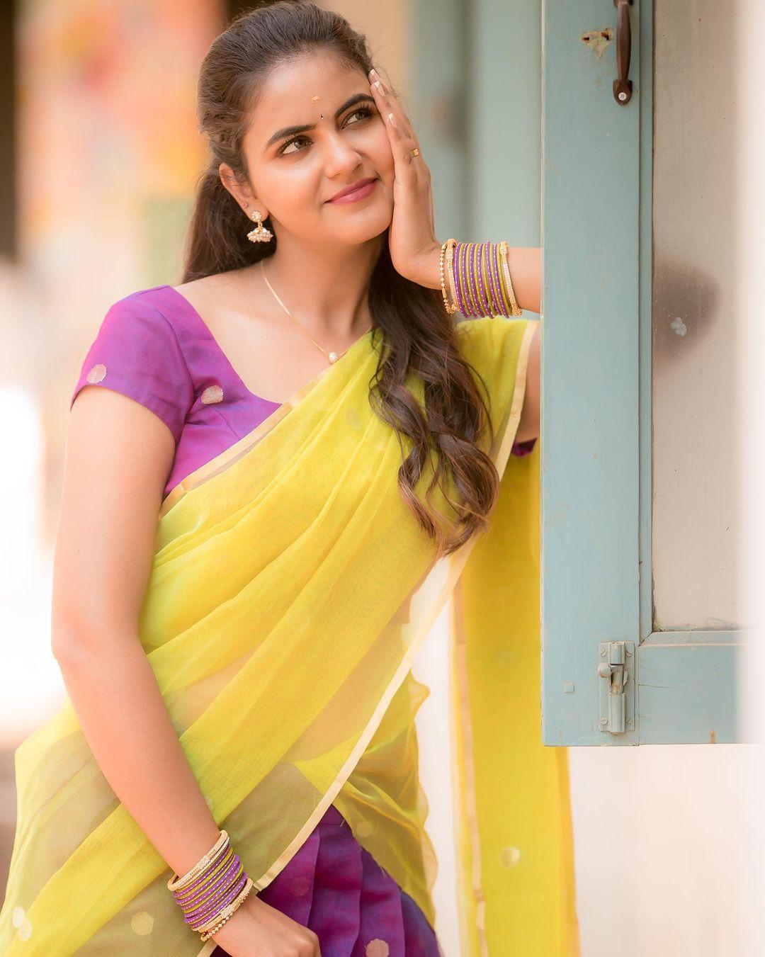 Chaitra Reddy in half saree hot photos | Chaitra Reddy latest hot and sexy stills