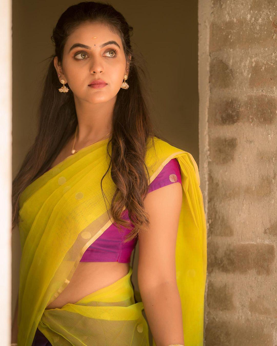 Chaitra Reddy in half saree hot photos | Chaitra Reddy sexy hot photos gallery