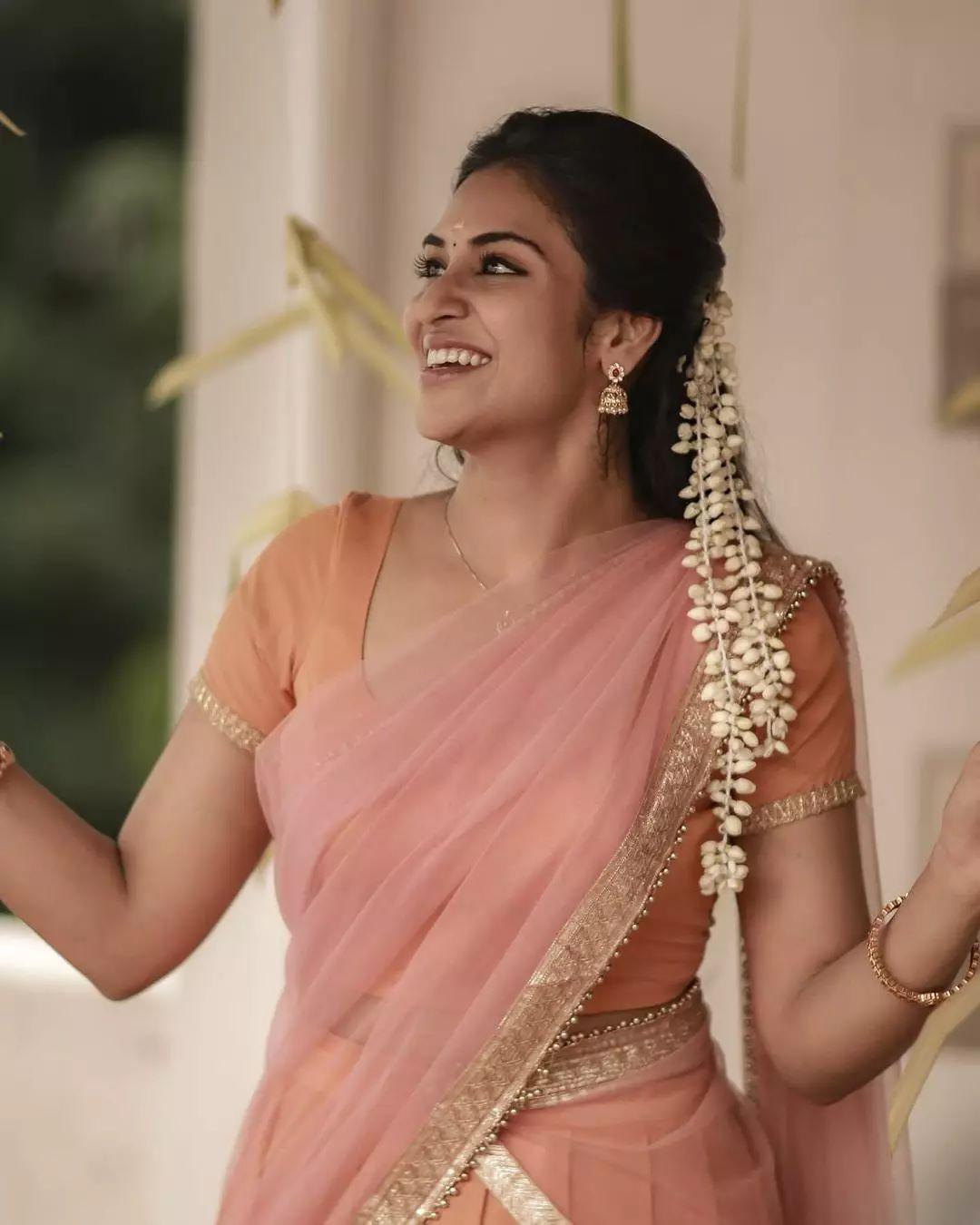 Indhuja Ravichandran in half saree hot photos | Indhuja Ravichandran latest hot and sexy photoshoot