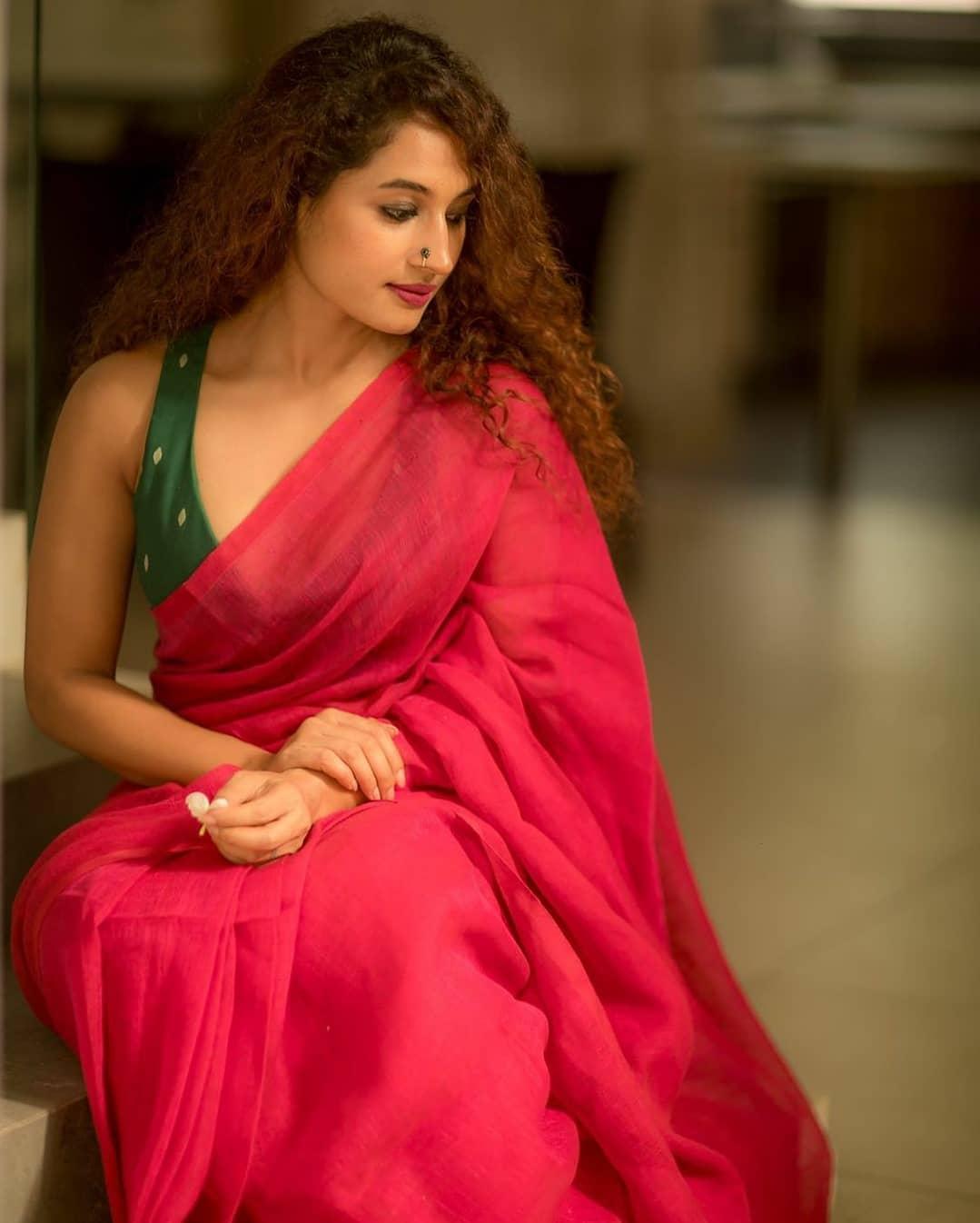 Pooja Ramachandran in red saree hot photos | Pooja Ramachandran beautiful and glamorous pictures
