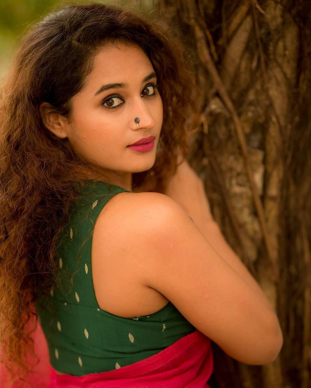 Pooja Ramachandran in red saree hot photos | Pooja Ramachandran exclusive hot photos gallery