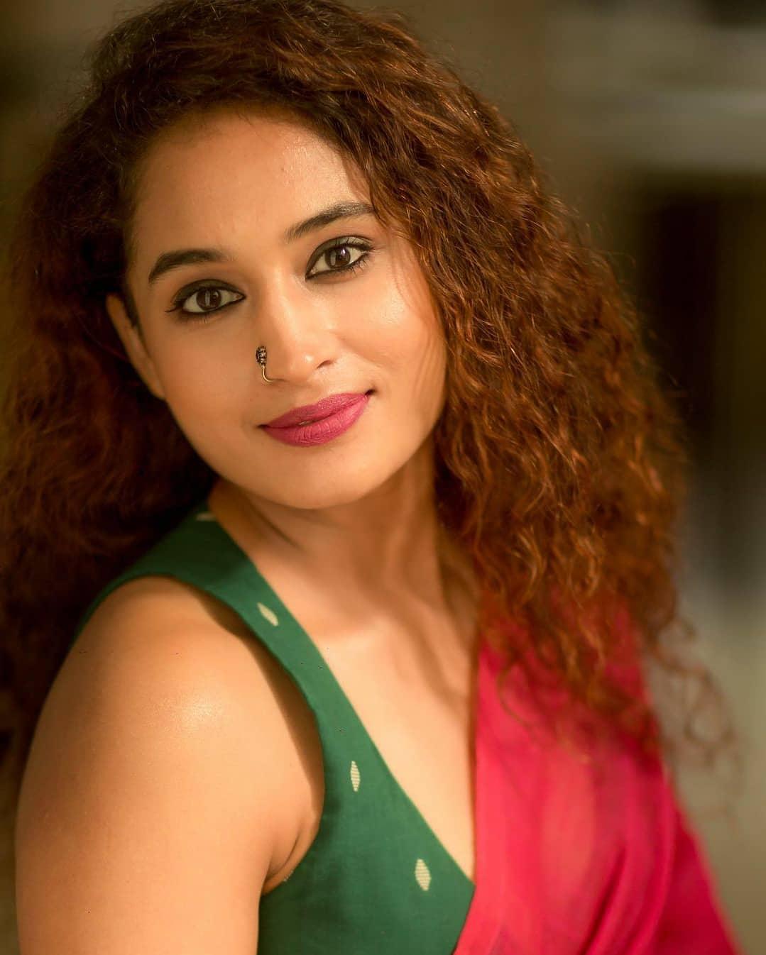 Pooja Ramachandran in red saree hot photos | Pooja Ramachandran latest sexy hot photos gallery