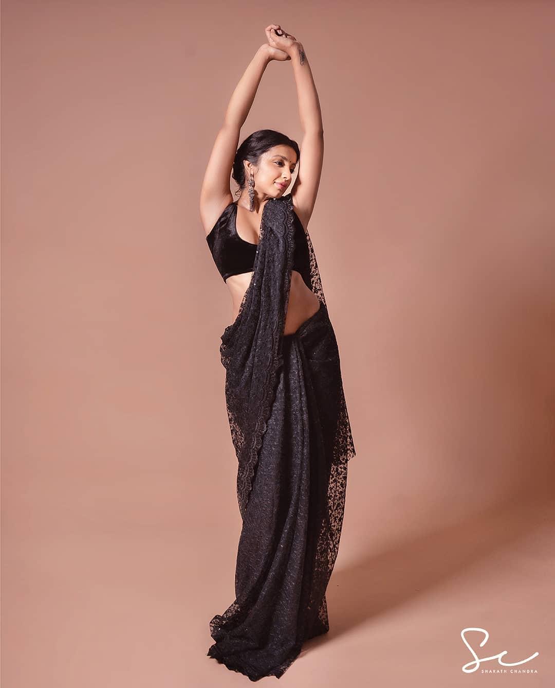 Tejaswi Madivada in black saree showing cleavage photo gallery | beautiful and cute photos gallery