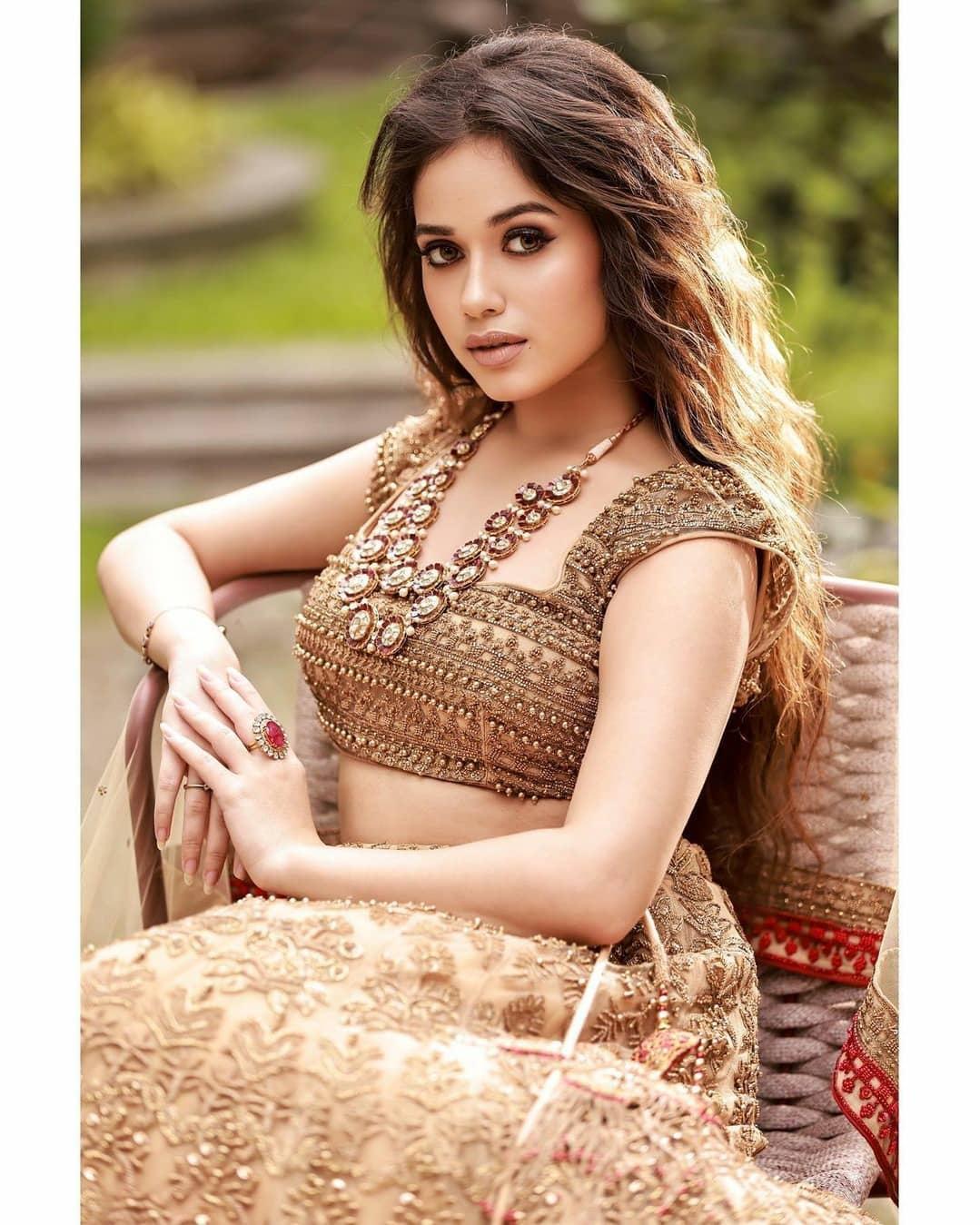 Jannat Zubair very glamorous photos | Jannat Zubair beautiful and cute photos gallery