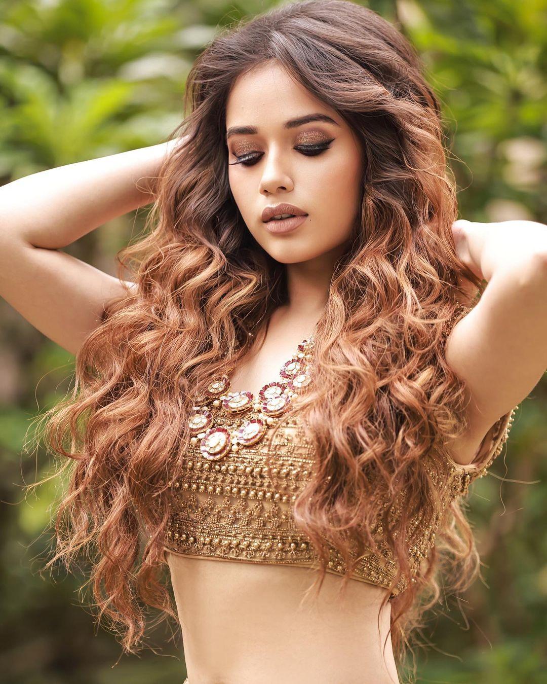 Jannat Zubair very glamorous photos | Jannat Zubair beautiful and glamorous pictures