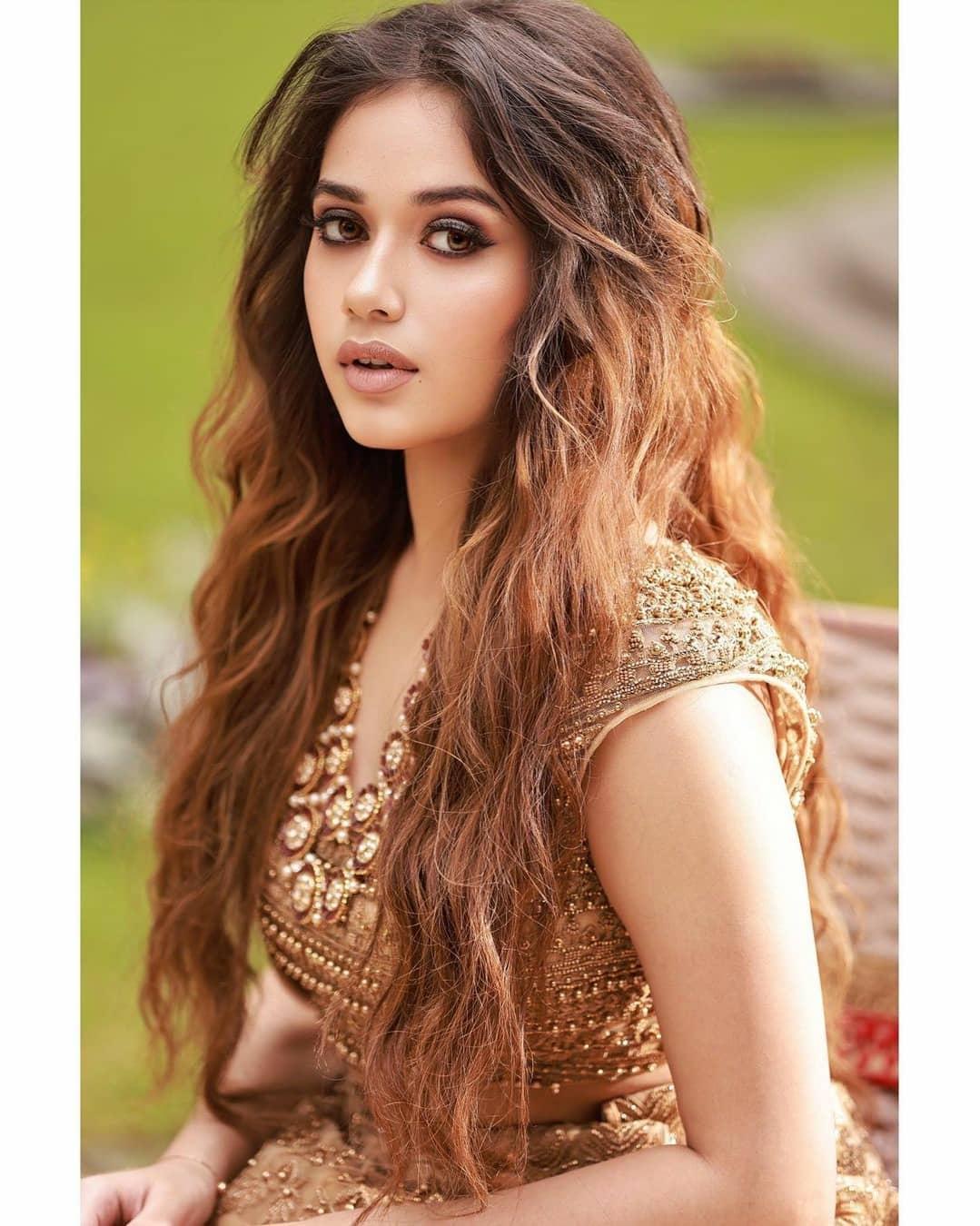 Jannat Zubair very glamorous photos | Jannat Zubair exposing hot photos gallery