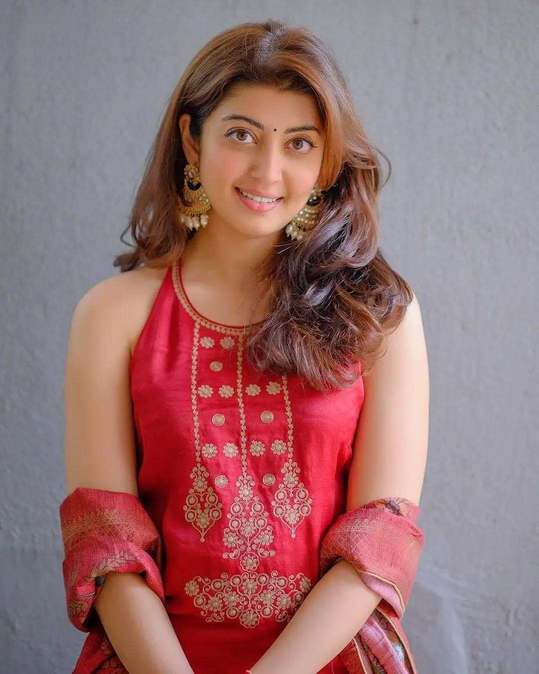Pranitha latest fashion photoshoot | Pranitha very beautiful and glamorous pictures