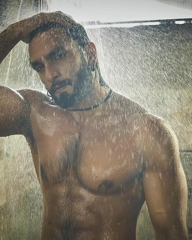 Bollywood actor Ranveer Singh latest bodybuilding photos