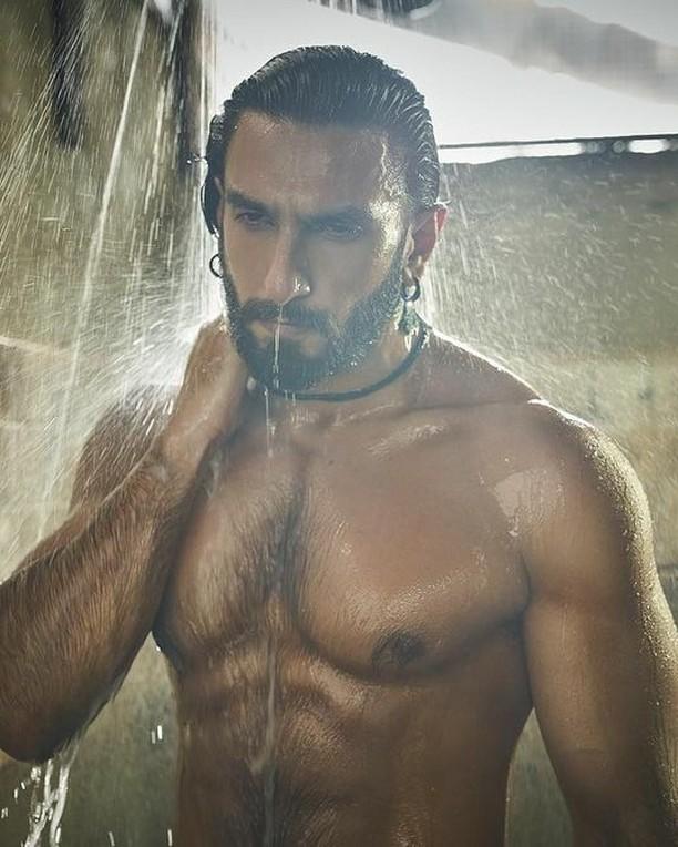 Bollywood actor Ranveer Singh latest bodybuilding photos