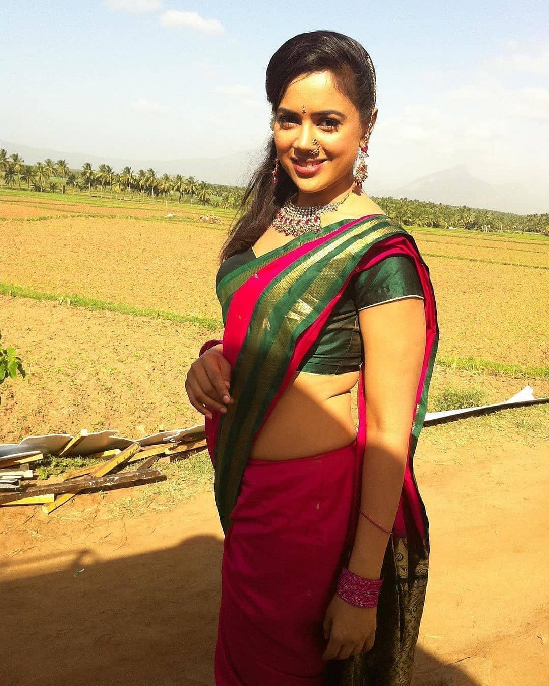 Bollywood actress Sameera Reddy hot photos | exclusive hot photos gallery