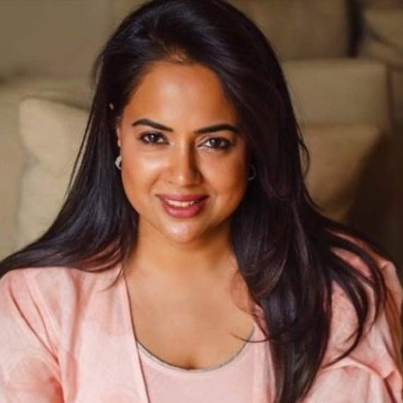 Bollywood actress Sameera Reddy hot photos | latest hot and sexy stills