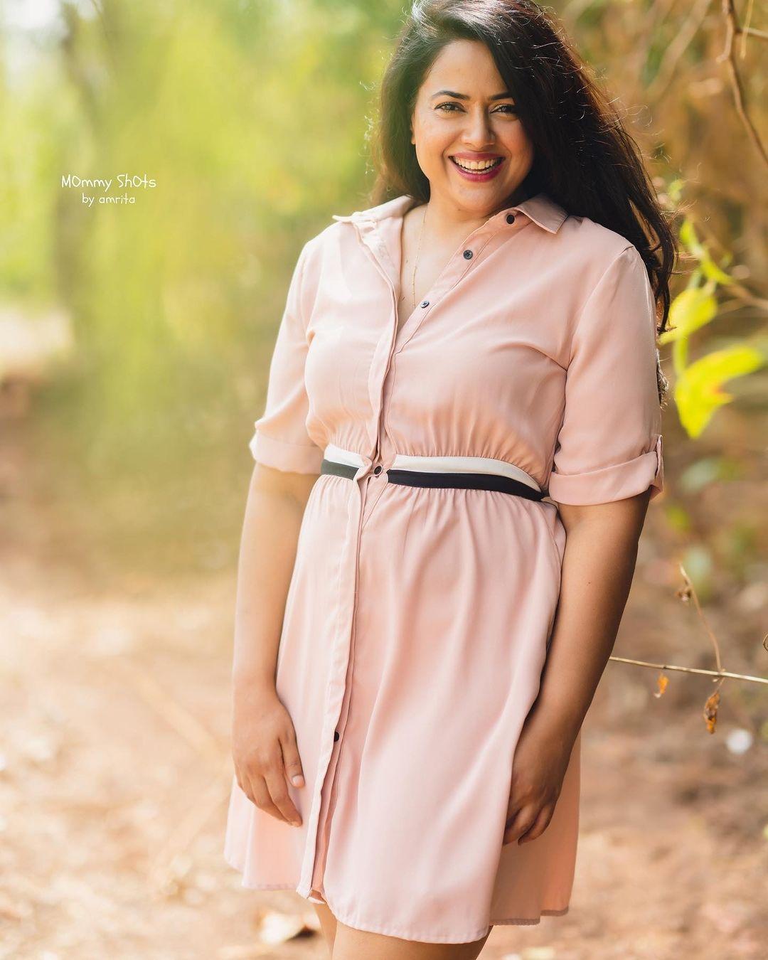 Bollywood actress Sameera Reddy hot photos | very beautiful and cute photos