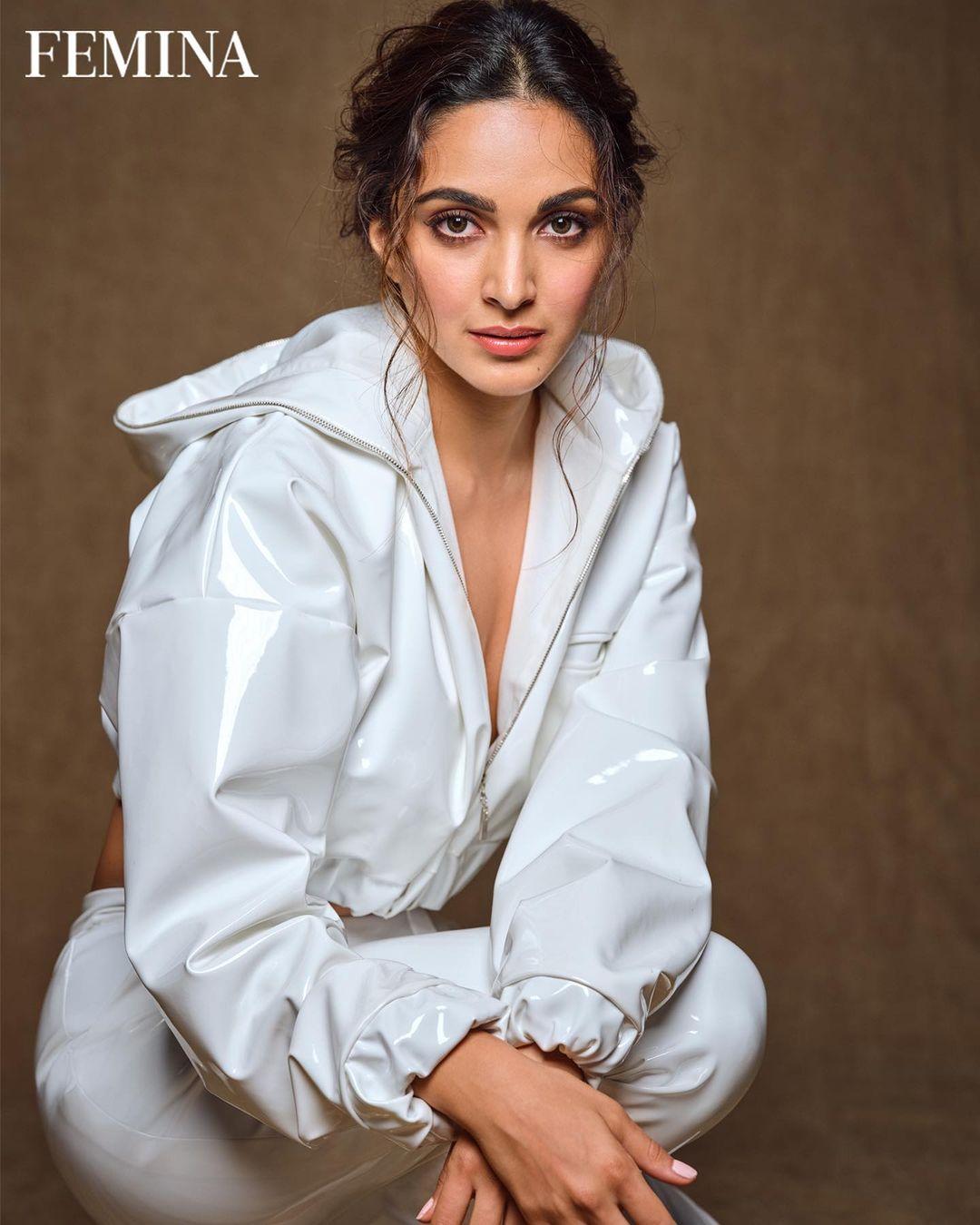 Bollywood actress hot photos | Kiara Advani looking very glamorous and cute photos