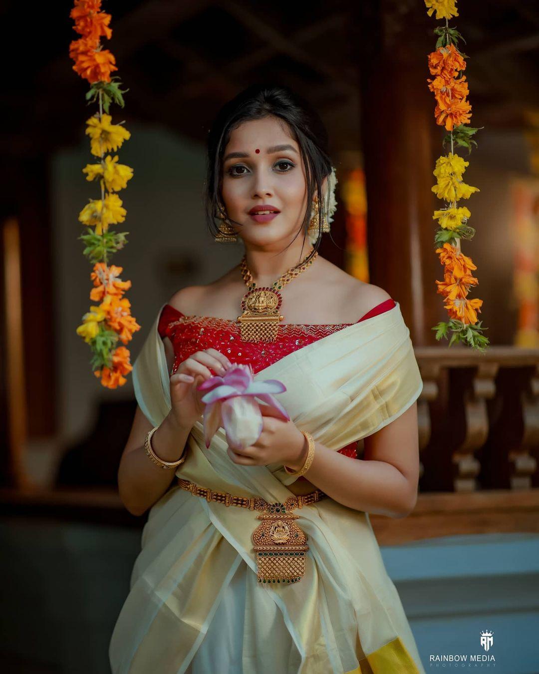 Malayalam young actress hot photos | Anikha Surendran exclusive hot and sexy photoshoot