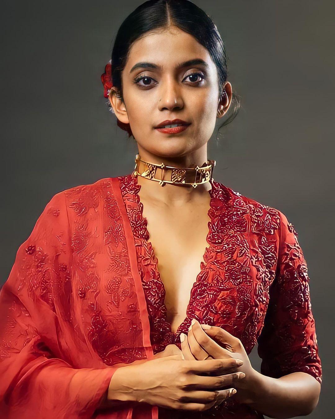 South Indian actress hot photos | Anna Ben very beautiful and glamorous pictures