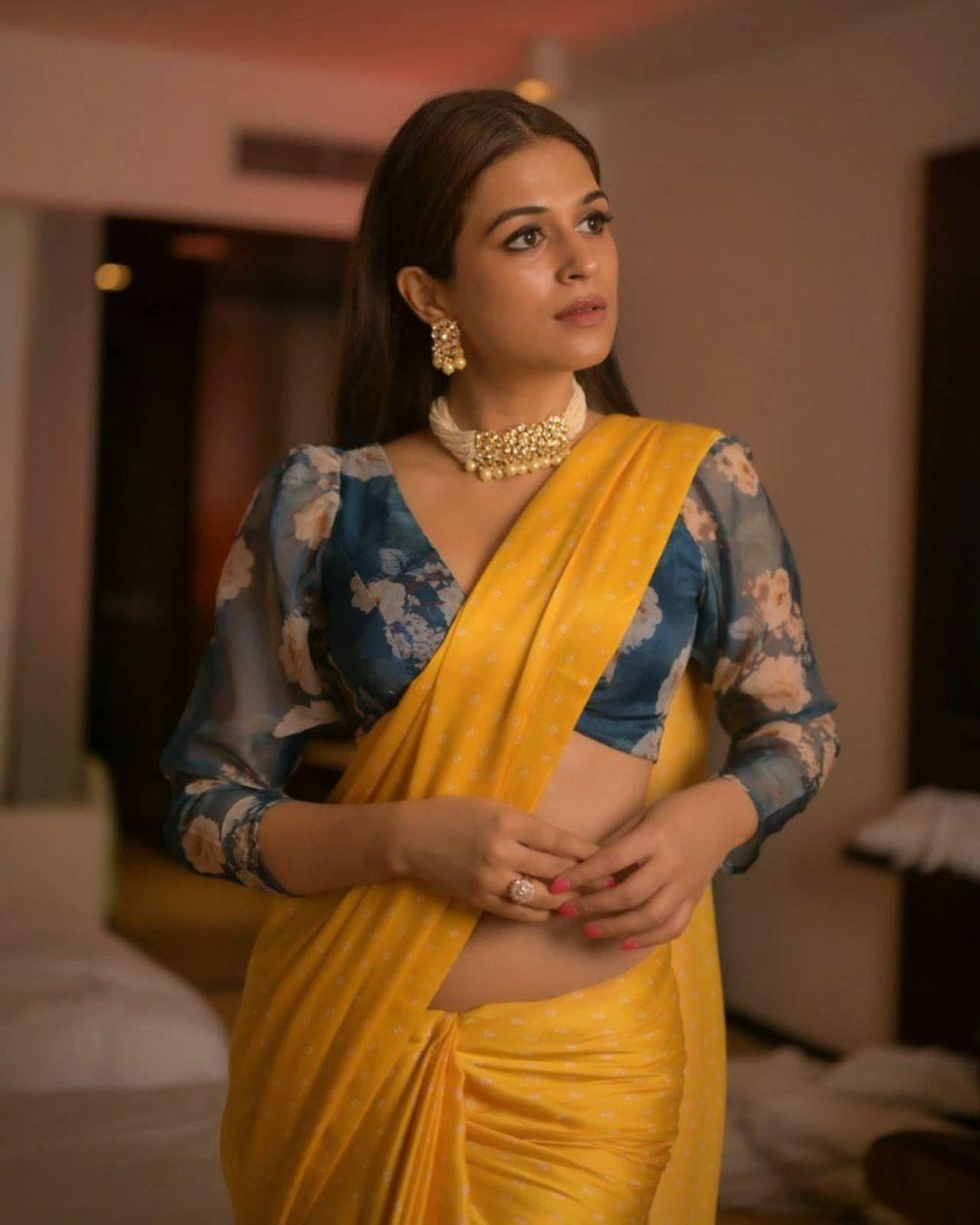 Shraddha Das exposing navel in saree hot photos | Shraddha Das exclusive hot photos gallery