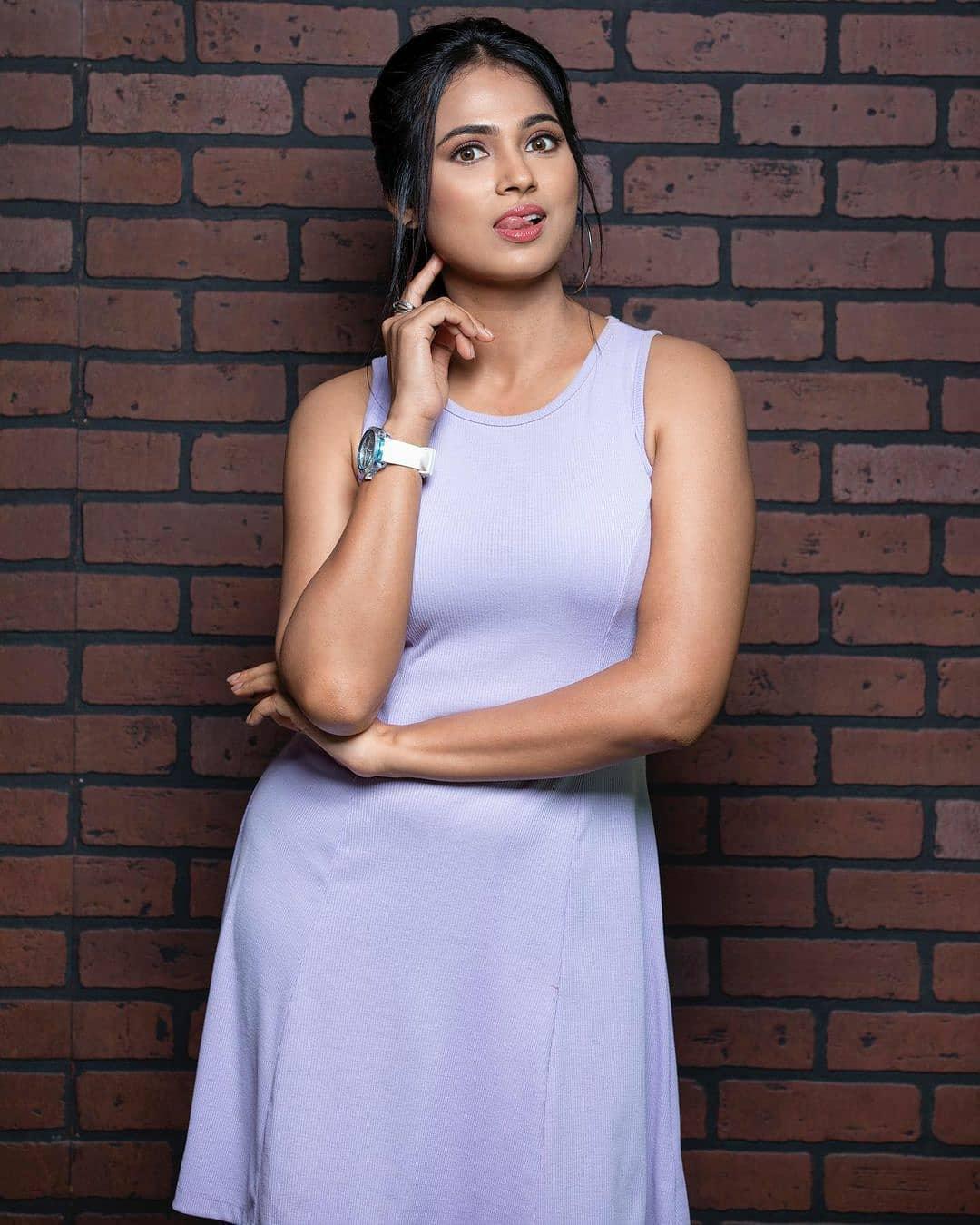 Tamil actress hot photos | Remya Pandian looking very glamorous photos