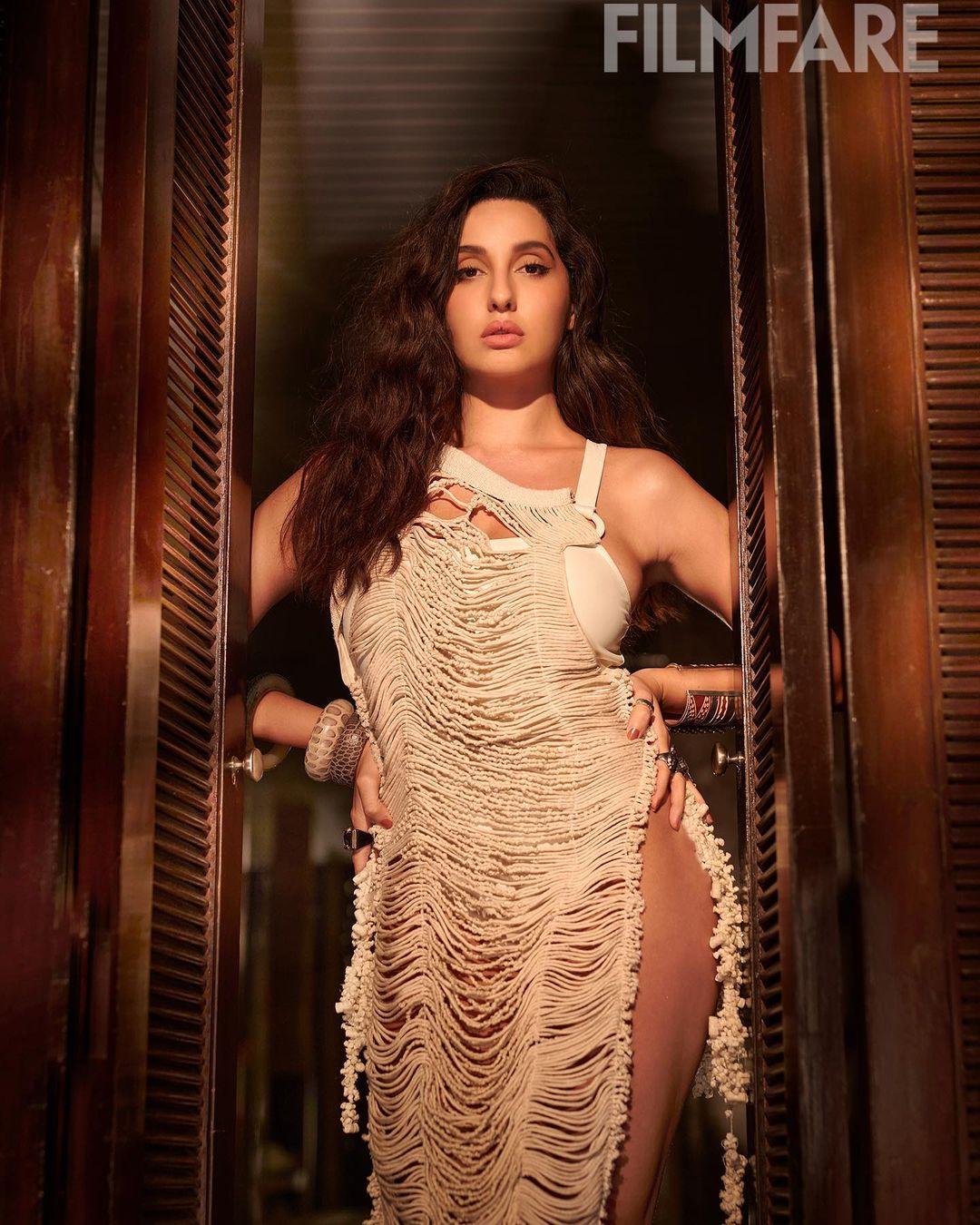 Bollywood actress Nora Fatehi hot photos | looking very glamorous photos