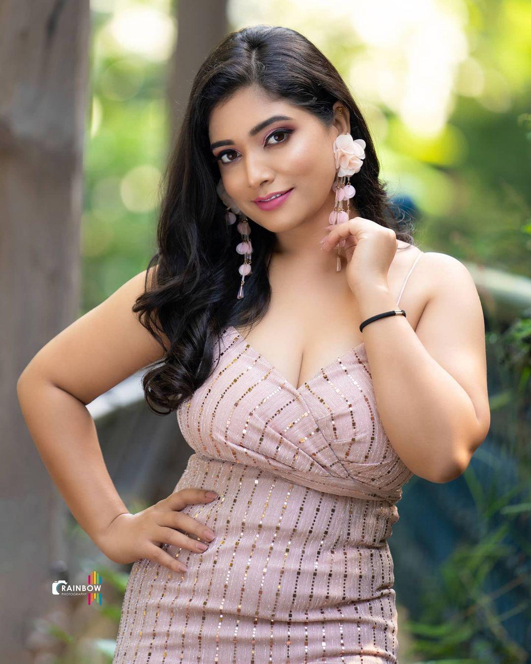 South indian actress hot photos | Priyanka Thimmesh looking very glamorous photos
