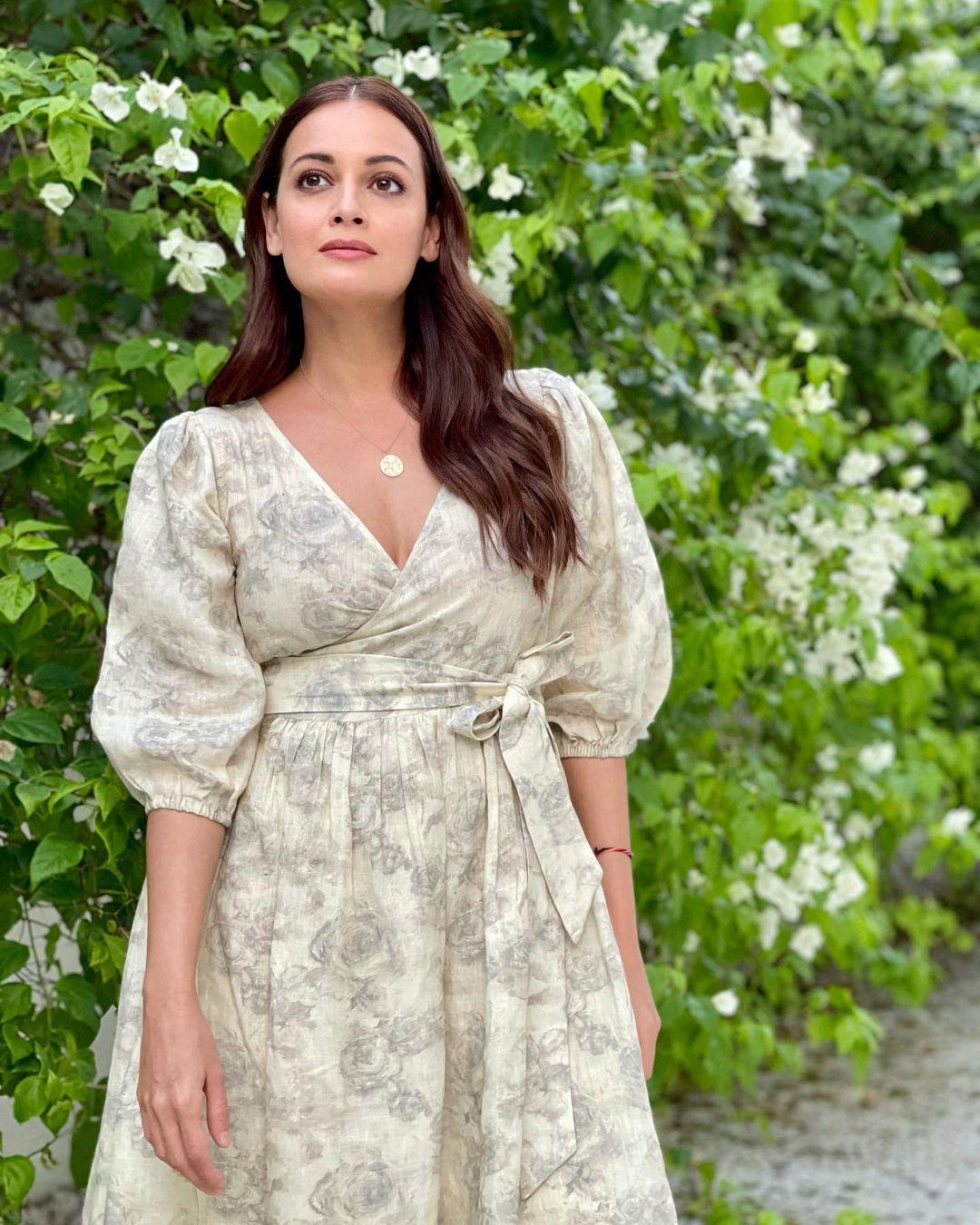Bollywood actress hot photos | Dia Mirza very beautiful and cute photos