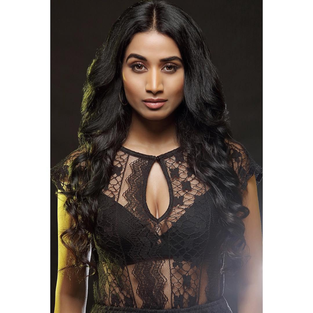 Neelam Lohar exposing cleavage photos gallery | very attractive and hot stills