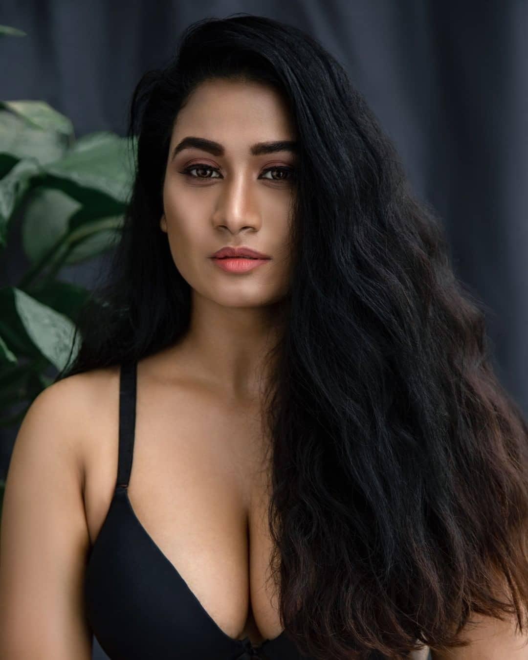 Neelam Lohar in bikini hot photos | Neelam Lohar looking very attractive hot photos